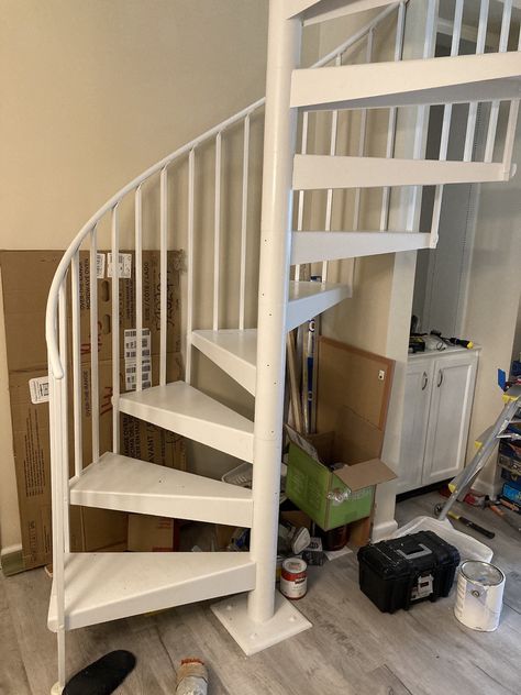 Spiral Staircase Makeover, Spiral Staircase Painting, Stair Hacks, Spiral Staircase Ideas, Metal Spiral Staircase, Staircase Spindles, Spiral Staircase Kits, Redo Stairs, Stairs Covering