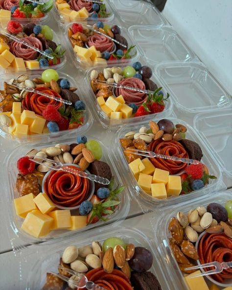 Charcuterie Snack Box Ideas, Charcuterie Board To Go Boxes, Individual Charcuterie Box Ideas, Grazing Box Ideas, Charcuterie Box Ideas, Charcuterie Lunch, Charcuterie Box, Charcuterie Appetizers, Dresses Light Blue