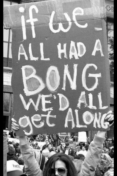 Hippie Quotes, Hippie Life, I'm With The Band, Puff And Pass, Dark Anime, A Sign, Woodstock, Mood Pics, Peace And Love