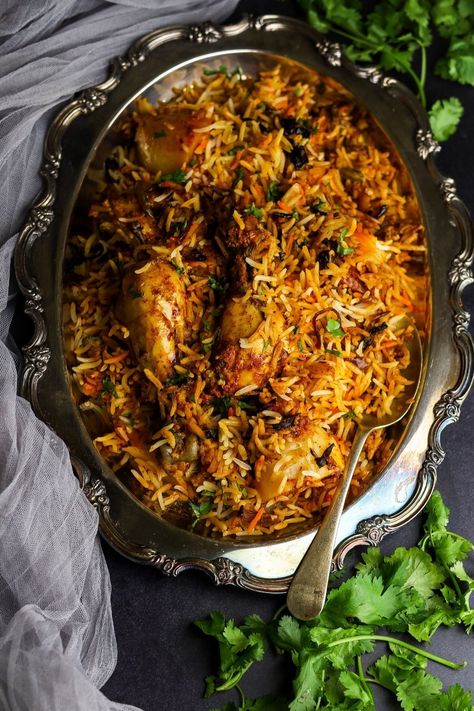 Easy Biryani, Easy Oven Baked Chicken, Chicken Biryani Recipe, Chicken Biryani, Easy Oven, Biryani Recipe, How To Cook Potatoes, Oven Baked Chicken, Chicken And Rice