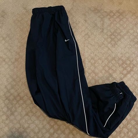 Nike 90s Track Pants, Old Nike Track Pants, Retro Nike Pants, Nike Trackpants Y2k, Navy Blue Nike Track Pants, Retro Nike Clothes, Nike Joggers Vintage, Vintage Nike Parachute Pants, Nike Blue Pants