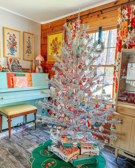 I heard colorful, maximalist, vintage christmas decor was in this year? #vintagehome #vintagedecor #vintageeclectic #eclecticvintage… | Instagram Maximalist Christmas Decor, Christmas Maximalist, Maximalist Christmas, Maximalist Vintage, Colorful Maximalist, Vintage Christmas Tree Decorations, Trend Ideas, Aluminum Christmas Tree, Tree Inspiration