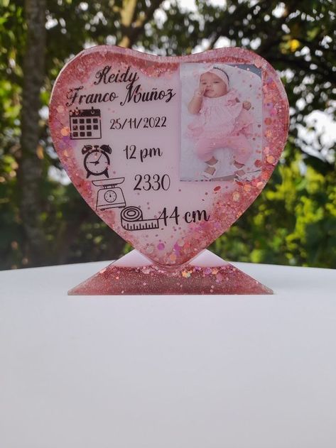 Baby Resin Frame, Baby Resin Art, Diy Resin Gifts, Baby Mold, Crown Crafts, Paper Craft Videos, Resin Crafts Tutorial, Plaster Crafts, Diy Resin Projects