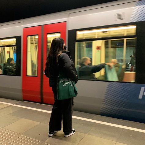 Metro Rail Photoshoot, Metro Pics Aesthetic, Train Pictures Instagram, Metro Station Photoshoot, Metro Poses, Subway Astetic, Metro Pics, Metro Photoshoot, Metro Photos