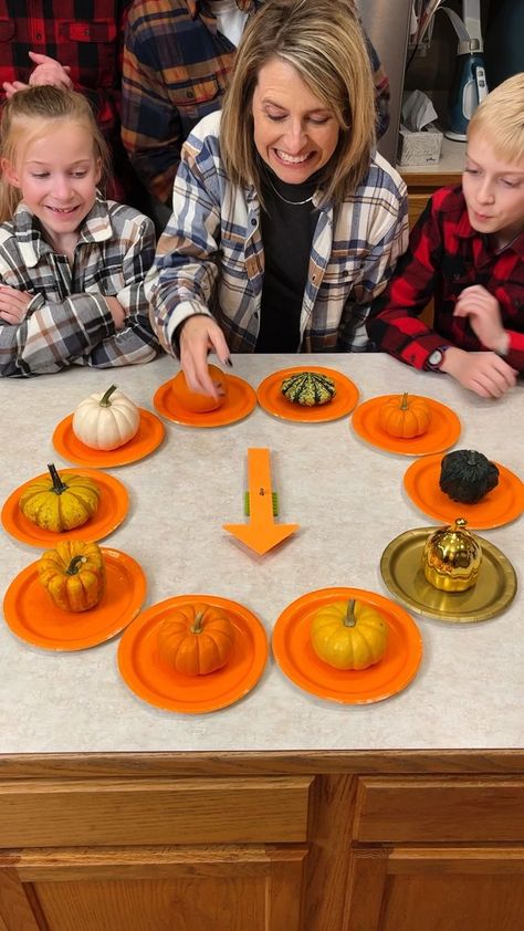 Fall Trivia, Halloween Carnival Games, Thanksgiving Family Games, Fun Holiday Games, Fun Family Christmas Games, Thanksgiving Games For Kids, Office Party Games, Halloween Sensory, Games Christmas