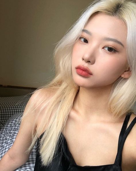 youxhquake on instagram Blonde Hair Korean, Blonde Asian Hair, Korean Haircut, Blonde Asian, Korean Hair Color, Blonde Hair Girl, Hair Dye Colors, Asian Hair, Hair Inspo Color