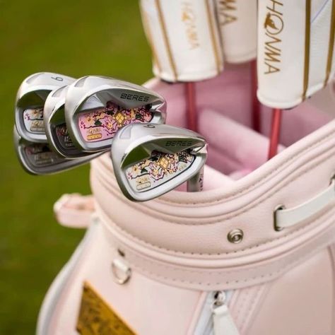 Golf Pink Aesthetic, Pink Golf Bag, Pink Golf Clubs, Cute Golf Clubs, Cute Golf Accessories, Golf Bag Women, Cute Golf Bags, Womens Golf Bag, Golf Bags For Women