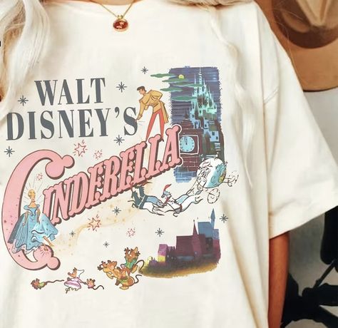 Disney Sweat Shirts, Disney Graphic Tees, Disney Outfits Women, Cute Disney Outfits, Disney Themed Outfits, Disneyland Outfits, Disney Sweatshirts, Disney Tees, Disney Day