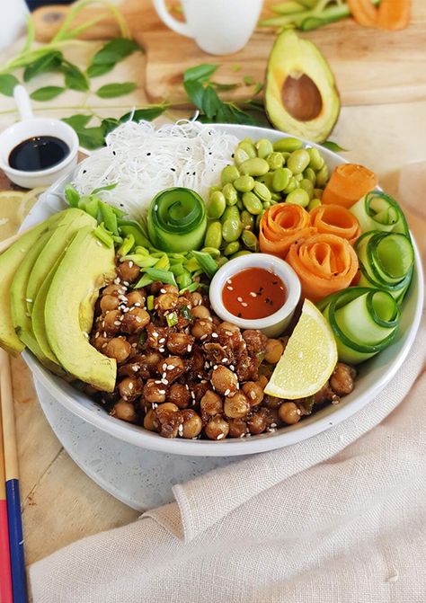 Dinners For Hot Days, Vegan Poke Bowl, Vegan Poke, Light Dinners, Power Bowl Recipe, Poke Bowl Recipe, Vegan Summer Recipes, Tempeh Recipes, Tamari Sauce