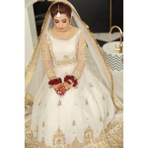 #bridaldress #nikahbridal #pakistanibridal Sidu Moosewala, Nikkah Brides, Dabka Work, Nikah Outfit, Net Shirt, Nikah Dress, Tattoo Wrist, Lehenga Dupatta, Nikkah Dress