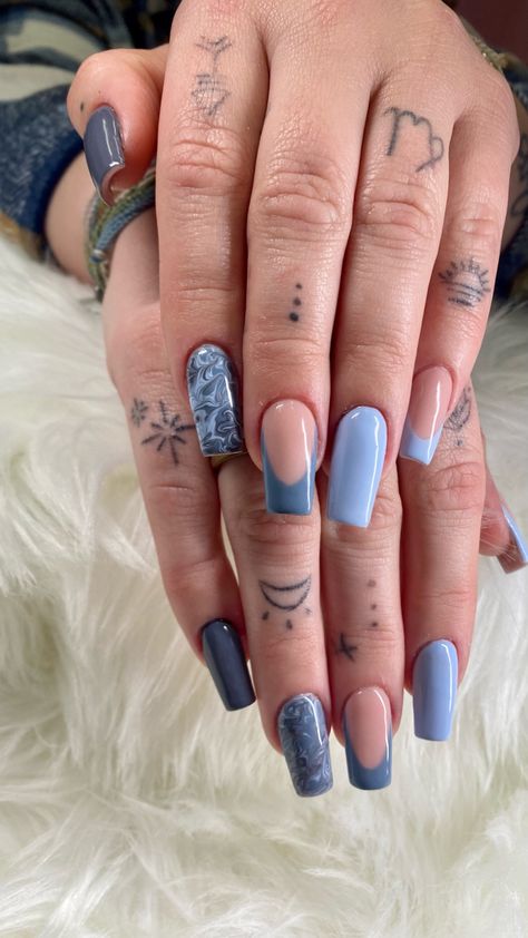 Blue grey nails💙 Slate Blue Acrylic Nails, Blue Grey Nails Acrylic, Blue And Grey Nails Designs, Jean Blue Nails, Blueish Gray Nails, Dusty Blue Nail Designs, Slate Blue Nails Design, Light Blue Grey Nails, Grey Blue Nails Designs