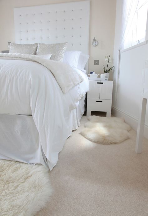 The carpet is just right and the white rugs accent it brilliantly, watch out for the staining though Cream Carpet Bedroom, White Carpet Bedroom, Bedroom Carpet Colors, Cream And White Bedroom, Stylish Master Bedrooms, Cream Bedrooms, Cream Carpet, Fresh Bedroom, Brighter Bedroom