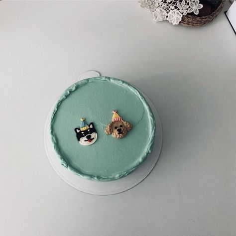 Doggie Cake, Korean Cake, Cute Baking, Simple Birthday Cake, Dog Cake, Cute Birthday Cakes, Simple Green, Cute Desserts, Pastry Cake