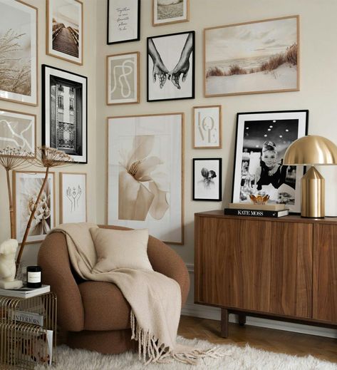 Brown Frame Gallery Wall, Gallery Wall Ideas Gold Frames, Gallery Wall Ideas Above Couch, Corner Picture Wall, Wall Gallery Ideas Living Room, Modern Gallery Wall Living Room, Stairwell Gallery Wall, Picture Groupings, Roses Poster