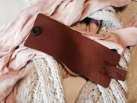 Leather Scarf Cuff Diy, Leather Scarf Cuff, Leather Scarf Slide, Cuffs Diy, Scarf Cuff, Leather Scarf, Scarf Holder, Scarf Ideas, Simple Scarf