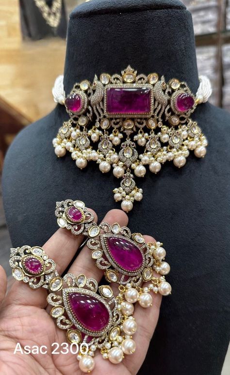 To buy whatsappp @9335835609 #kundannecklace #kundanchoker #choker #victoriafinishneklace Dark Pink Dress, 22k Gold Necklace, Chiffon Sarees, Kundan Necklace Set, Victorian Necklace, Chandbali Earrings, Royal Look, Kundan Necklace, Kundan Necklaces