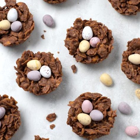 Easter Egg Nests Recipe, Easter Baking And Desserts, Easter Baked Goods, Easter Kids Snacks, Easter Bakes, Easter Nest Cake, Easter Bake, Easter Baking Recipes, Easter Aesthetic