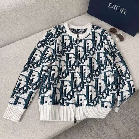 Christian Dior Sweater, Dior 2020, Dior Sweater, Expensive Clothes, Looks Chic, Fashion Design Clothes, Teen Fashion Outfits, Dream Clothes, Luxury Outfits