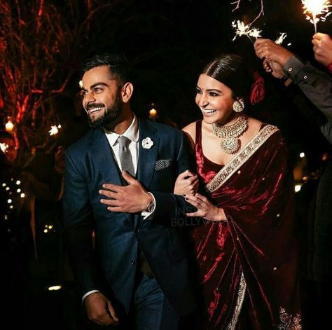 Anushka Sharma Engagement, Anushka Sharma Wedding, Virushka Wedding, Saree Farewell, Marriage Poses, Bride Workout, Anushka Sharma And Virat, Virat Kohli And Anushka, Bollywood Images