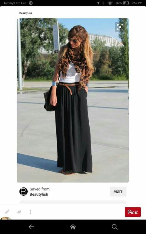 Sightseeing Outfit, Sukienki Maksi, Long Black Skirt, Rok Outfit, Black Maxi Skirt, Pleated Maxi Skirt, Vacation Outfit, Colorful Scarf, Outfit Trends