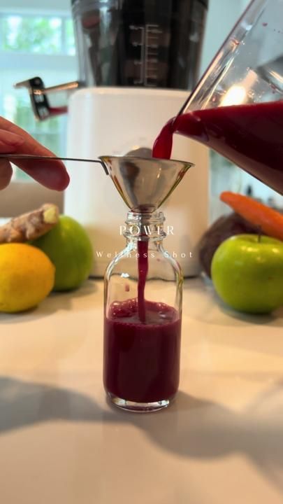 Healthy Shots Detox Health, Homemade Energy Drink, Energy Drink Recipe, Diy Wellness, Natural Energy Drinks, Healthy Energy Drinks, Energy Shots, Homemade Juice, Wellness Shots