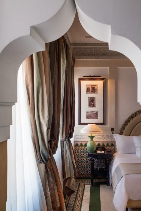 Moroccan Interiors Bedroom, Arabic House Design, La Mamounia Marrakech, Moroccan Houses, Moroccan Riad, La Mamounia, Myths And Legends, Luxury Suites, Romantic Room