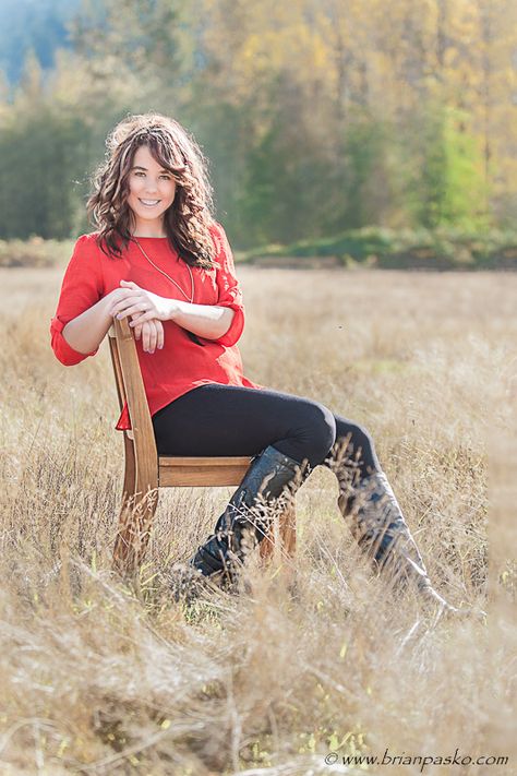 Chair Poses Senior Pictures, Seated Photography Poses, Portland Oregon Senior Photos, Sitting On Chair Poses Photo Ideas, Chair Pictures Photo Shoot, Field Poses, Chair Poses, Park Portrait, Portland Fashion