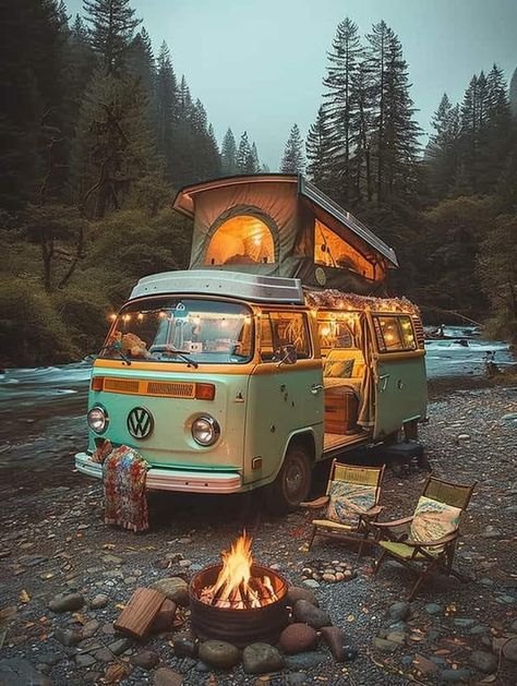 Tent Camping Hacks, Camping Inspiration, Kombi Home, Vintage Vw Bus, Combi Volkswagen, Camping List, Combi Vw, Couple Travel, Bus Camper