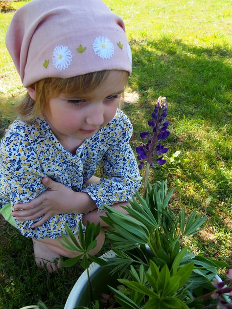 Soft, breathable, headscarf / hairband / bandana made of light linen with hand embroidered flowers. #linenheadscarf #linenhat #linensunhat @FriendlyBaby Pink Headscarf, Hand Embroidered Flowers, Hair Scarf, Costume Hats, Scarf Hairstyles, Head Scarf, Embroidered Flowers, Sun Hats, Headpiece