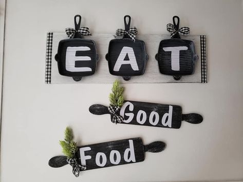 Homemade Kitchen Decor Ideas, Kitchen Signage Ideas, Diy Rustic Kitchen, Wooden Kitchen Signs, Kitchen Mood Board, Kitchen Wall Hangings, Farmhouse Crafts, Kitchen Wall Colors, Kitchen Decor Wall Art