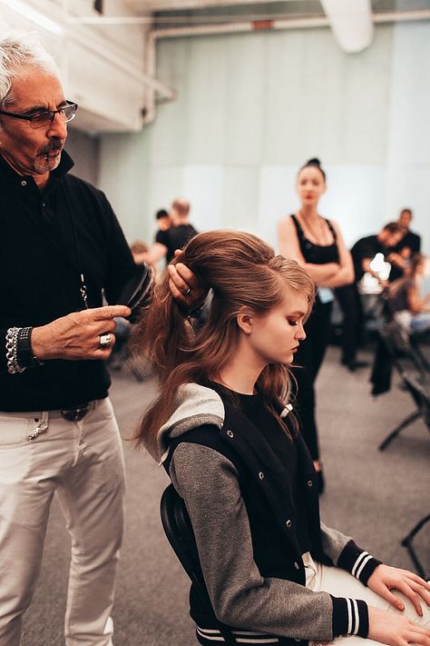 Nyfw 2022, Hair Job, Dramatic Hair, Models Backstage, Glam Squad, Model Aesthetic, Scene Hair, Anna Sui, Street Outfit