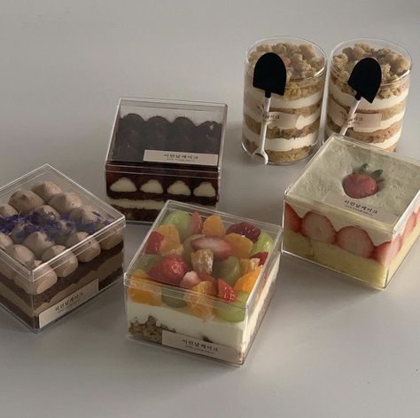 Bake Sale Packaging, Dessert Cups Recipes, Cube Cake, Korean Dessert, Dessert Box, Tiny Cakes, Sweet Cooking, Dessert Packaging, Catering Ideas Food