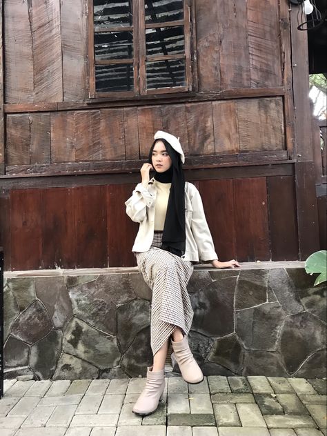 Style Retro Hijab, Yearbook Vintage Outfit Hijab, Vintage Outfits Hijab Year Book, Ootd Retro 90s, Ootd Retro 90s Hijab, Vintage Outfit Hijab, Ootd Vintage Hijab, Outfit Vintage Hijab, 90s Hijab