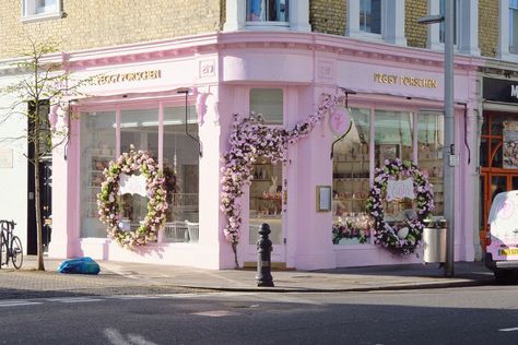 Peggy Porschen, Pink Business, Design Salon, Cute Cafe, Beauty Mark, Floral Studio, Design Exterior, Studio Decor, Commercial Design