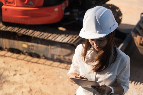 Ingeniero civil de la mujer asiática con... | Premium Photo #Freepik #photo #negocios #personas #edificio #mujer Woman Civil Engineer, Ing Civil, Long Books, Civil Engineer, Safety Helmet, Asian Celebrities, Construction Site, Civil Engineering, Premium Photo