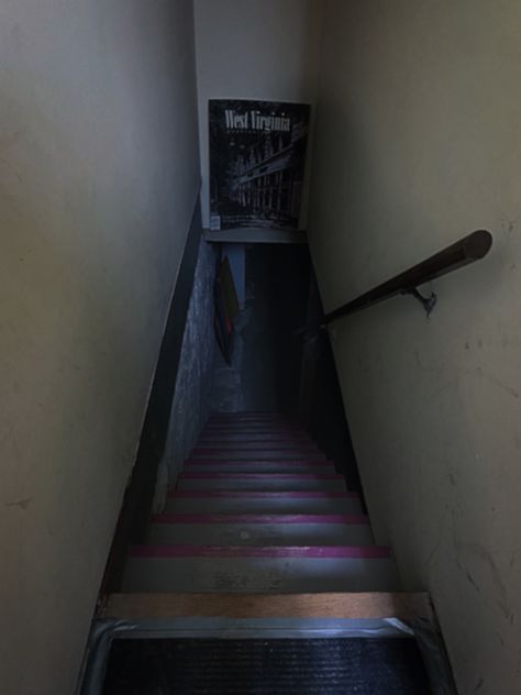 Dreamcore Weirdcore Creepy, Basement Staircase, Creepy Backgrounds, Weirdcore Aesthetic, Graffiti Tattoo, Scary Creepy, Basement Stairs, Creepy Art, Game Inspiration