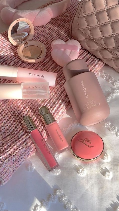 Rare Beauty Cosmetics, Pink Stuff Aesthetic, It Girl Products, Rare Beauty Aesthetic, Beauty Products Aesthetic, Makeup Rare Beauty, Cosmetics Aesthetic, Girly Makeup, Pink Lifestyle