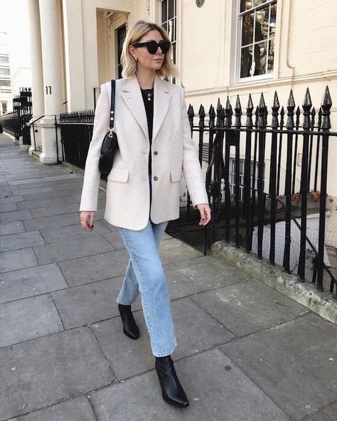 How to Wear Blazer and Jeans for Spring Jeans Blazer Outfit, How To Wear Blazers, Blazer Outfits Casual, Spring Trends Outfits, Jeans Outfit Women, Jeans Claro, Amy Jackson, Beige Blazer, Blazer Jeans