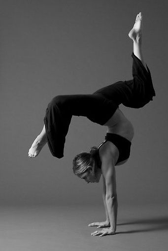 Conscious Steps Photo Yoga, Aerial Silk, Yoga Handstand, Sup Yoga, Yoga Moves, Yoga Exercises, Yoga Dance, Ashtanga Yoga, Beautiful Yoga