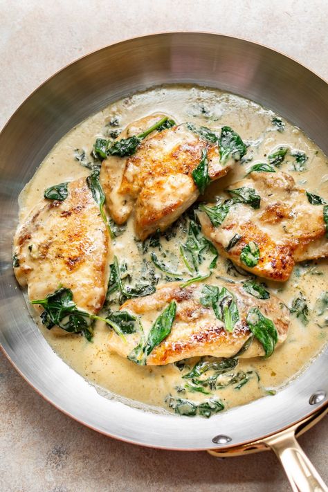 This easy creamy Chicken Florentine recipe is great for busy weeknights or for entertaining guests! It's quick and simple to make. The garlic white wine spinach sauce is so tasty! Serve it over pasta or mashed potatoes. Florentine Chicken, Creamy Chicken Florentine, Chicken Florentine Recipe, Florentine Recipe, Wine Cream Sauce, Easy Creamy Chicken, White Wine Cream Sauce, Spinach Sauce, Florentines Recipe