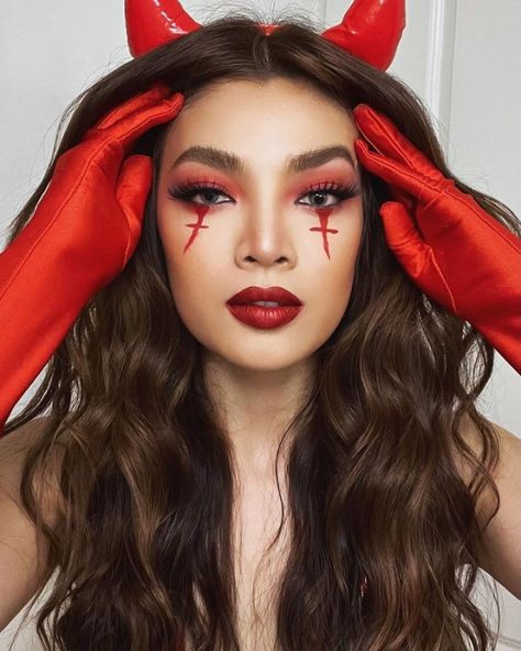 Makeup Looks Scary, Woman Halloween Makeup, Halloween Makeup Aesthetic, Devil Makeup Halloween, Makeup Looks Halloween, Aesthetic Makeup Looks, Aesthetic Halloween Costumes, Best Halloween Makeup, Makeup Clown