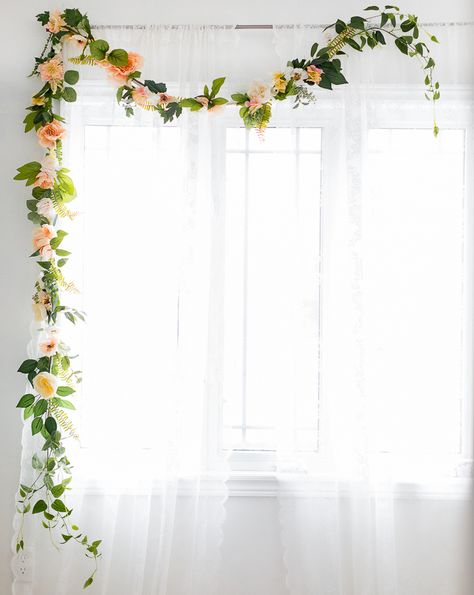 Spring Flower Garland Diy Flower Garland Wedding, Succulent Driftwood, Driftwood Garland, Flower Garland Diy, Diy Flower Wall, Flower Room Decor, Diy Frühling, French Stuff, Garland Diy