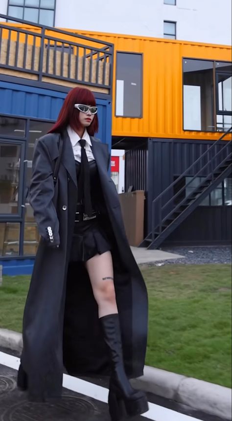 Cyberpunk Outfit, Raincoat Outfit, Outfit Grunge, Y2k Sunglasses, Retro Photography, Brunch Outfit, Aesthetic Grunge, Outfit Goals, Edgy Outfits