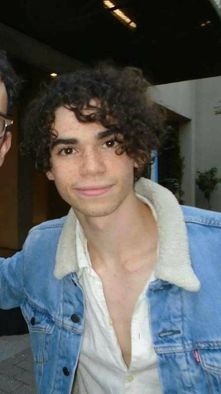 Cameron Boyce Family, Cameron Boyce Girlfriend, Cameron Boys, Old Disney Channel, Freckle Face, Cameron Boyce, Dear Future Husband, Disney Descendants, Old Disney