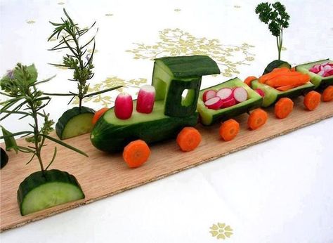 11 CHOO-CHOO-RIFIC TRAIN PARTY IDEAS Veggie Train, Vegetarian Kids, Deco Fruit, Food Art For Kids, Creative Food Art, Vegetable Carving, Train Party, Food Carving, Kids Party Food