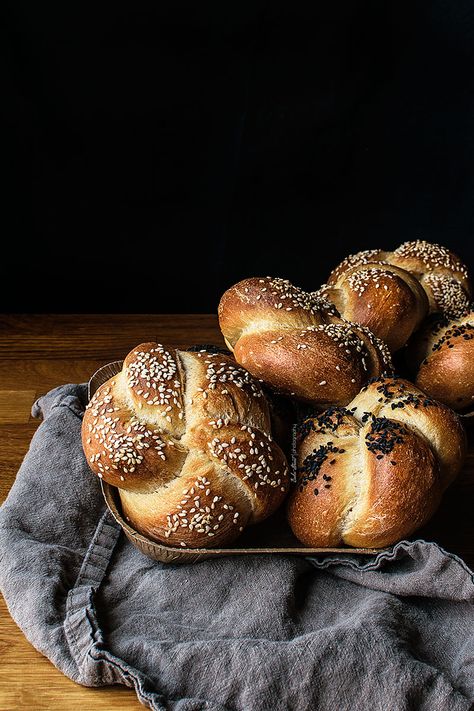 Kaiser Roll, Yeast Baking, No Carb Bread, Kaiser Rolls, Breads & Buns, Best Bread Recipe, Food Photography Inspiration, Roll Recipe, Delicious Bread