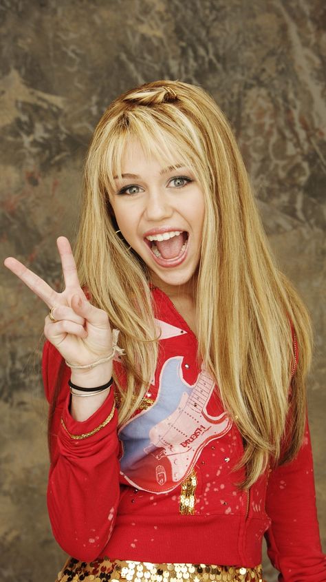 Hannah Montana Hannah Montana Season 2, Hannah Montana Aesthetic, Hannah Montana Songs, Hannah Montana Costume, Montana Aesthetic, Old Miley Cyrus, Hannah Montana The Movie, Miley Cyrus Fan, Miley Stewart