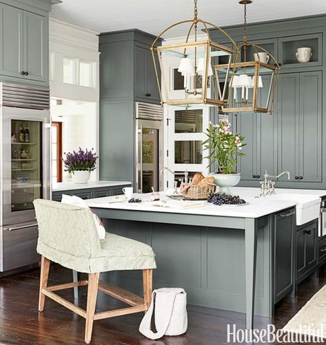 SHERWIN WILLIAMS RETREAT So as it turns out, Retreat is just one color lighter than Pewter Green. Kitchen Cabinets Painted, Kitchen Cabinet Trends, Cabinets Painted, Sage Green Kitchen, Kitchen Green, Green Kitchen Cabinets, Kitchen Refresh, Green Paint Colors, Green Cabinets