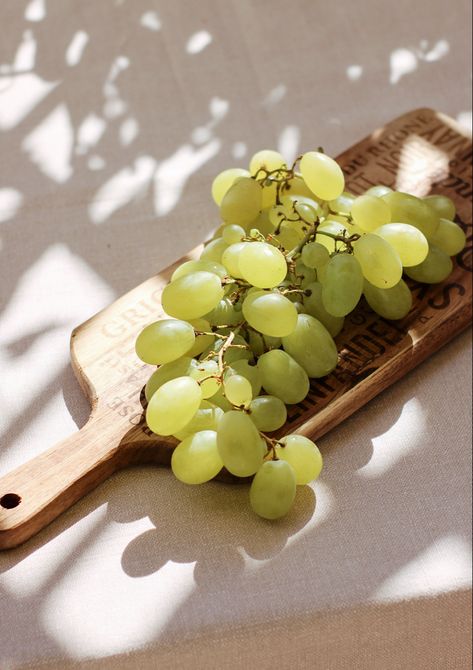 Green Grapes Aesthetic, Grapes Aesthetic, Fruit Photography, Boost Collagen Production, Green Grapes, Micro Onde, Green Aesthetic, Fruits And Veggies, Food Styling