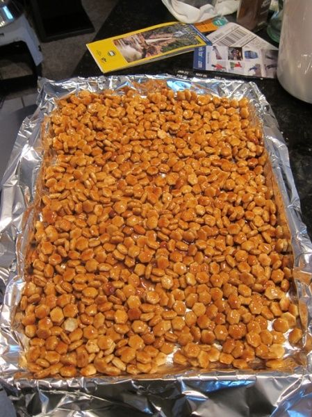 Oyster Cracker Snack, Oyster Crackers Recipe, Seasoned Oyster Crackers, Recipes Dips, Seasoned Crackers, Crackers Recipe, Decadent Food, Oyster Crackers, Appetizers Easy Finger Food